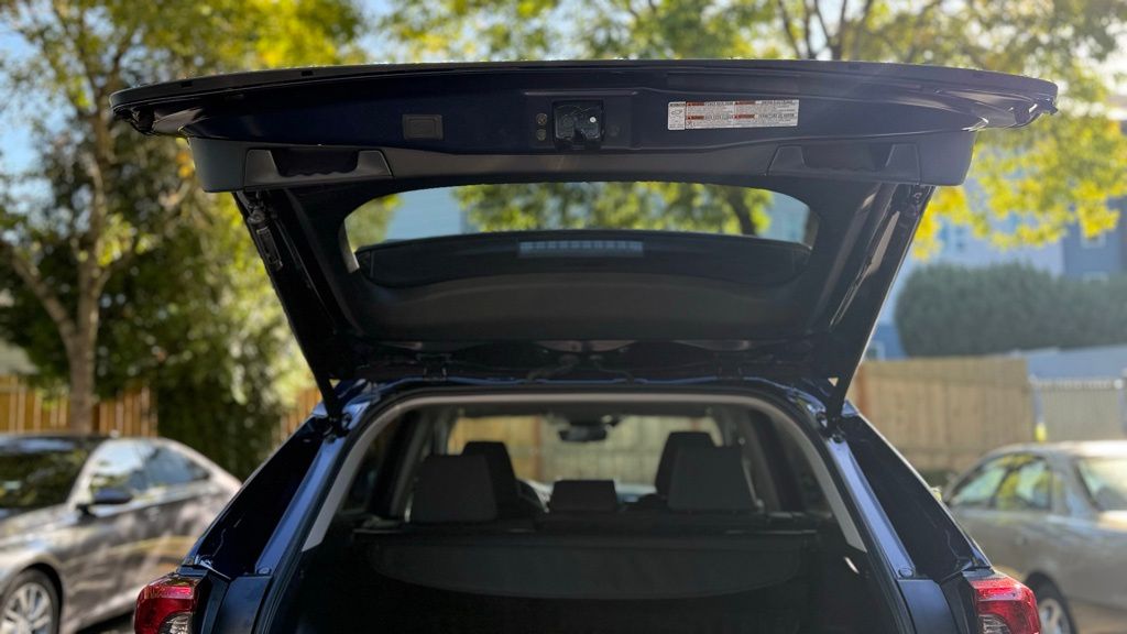 2024 Toyota RAV4 Hybrid XLE photo 12
