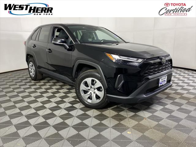 2023 Toyota RAV4 LE's photo