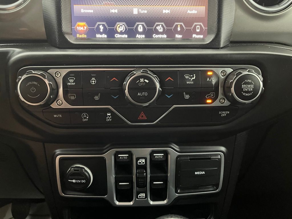 2018 Jeep Wrangler Unlimited Sahara photo 26