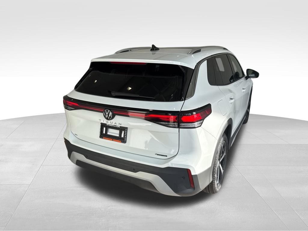 2025 Volkswagen Tiguan SE photo 5