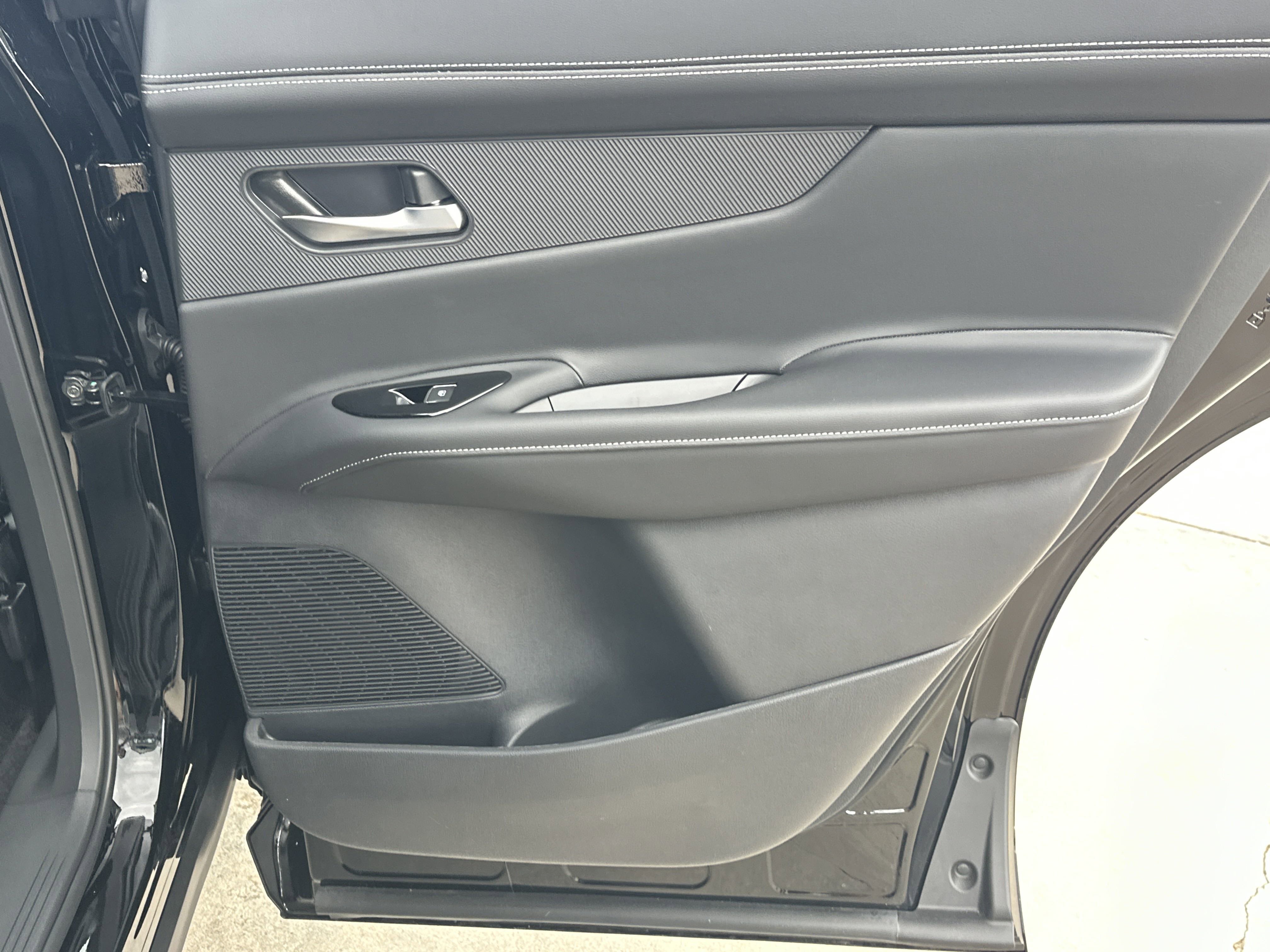 2025 Nissan Murano SL photo 9