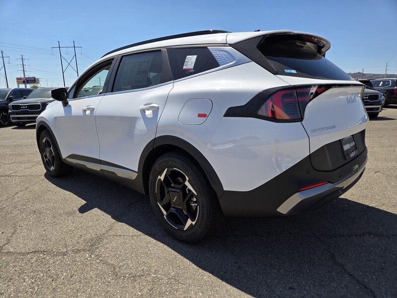 2026 Kia Sportage EX photo 4