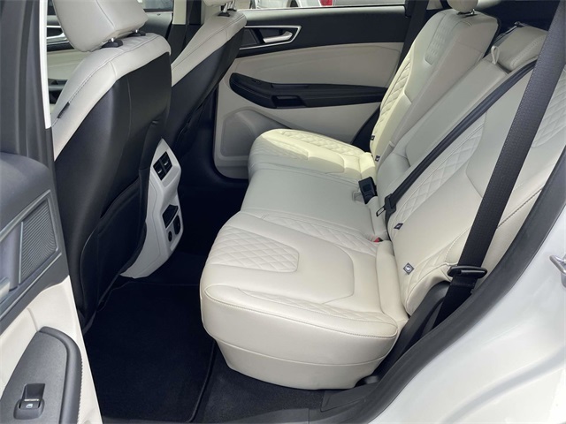 2024 Ford Edge Titanium photo 4