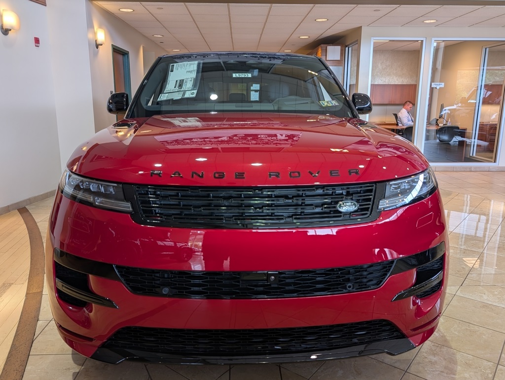 2025 Land Rover Range Rover Sport SE photo 2