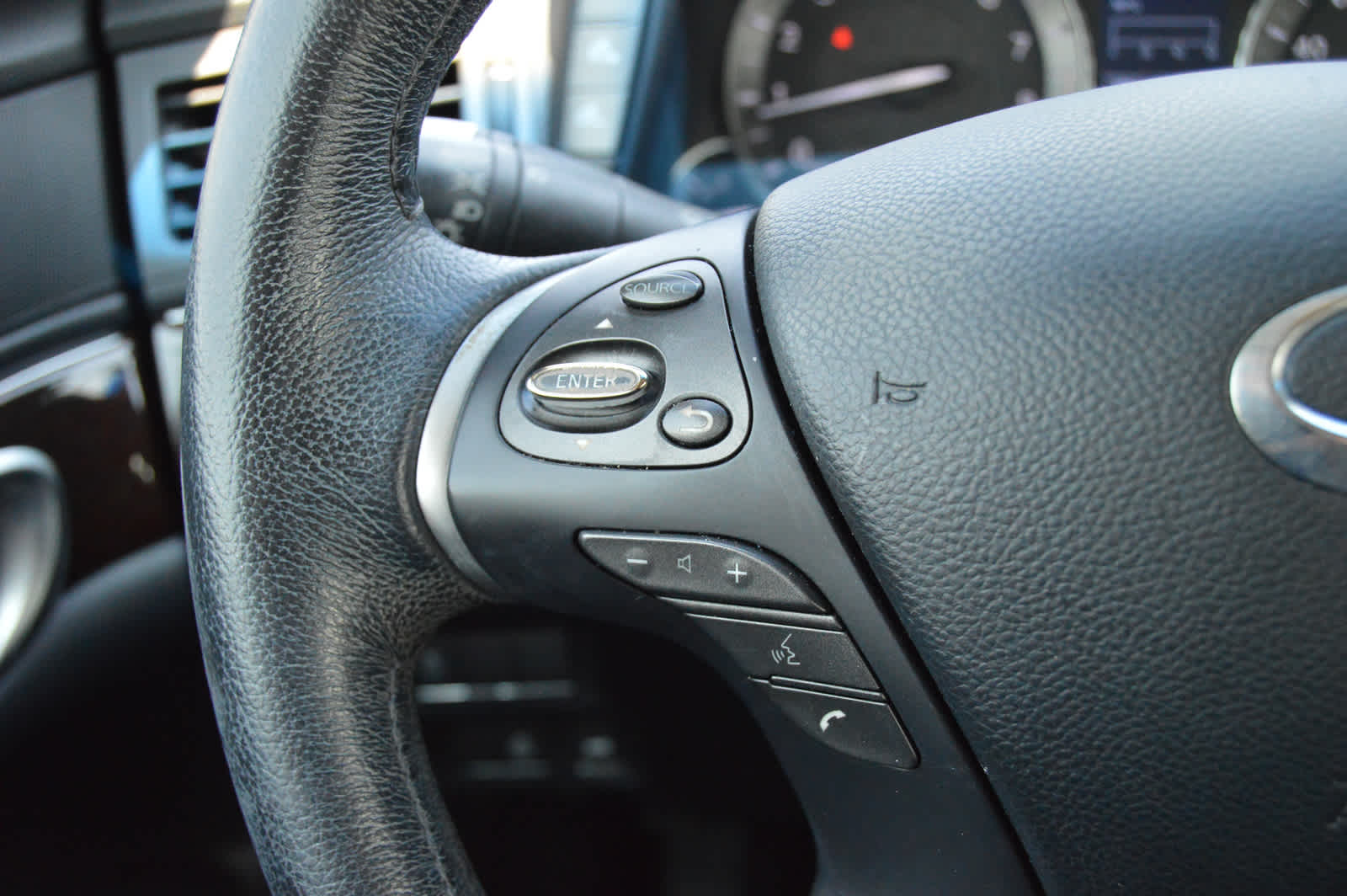2011 Infiniti M37 photo 18