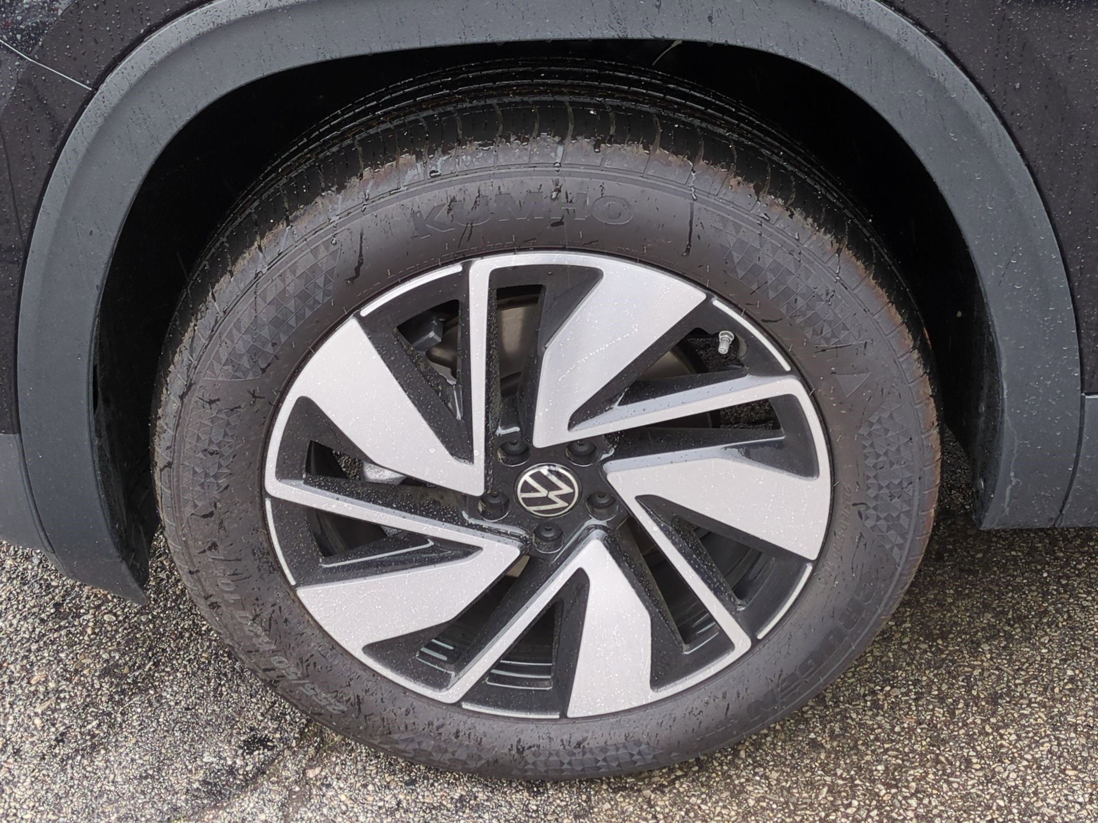 2025 Volkswagen Atlas SEL photo 14