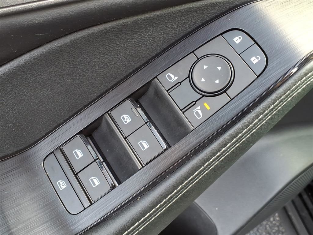 2024 Nissan Rogue SV photo 4