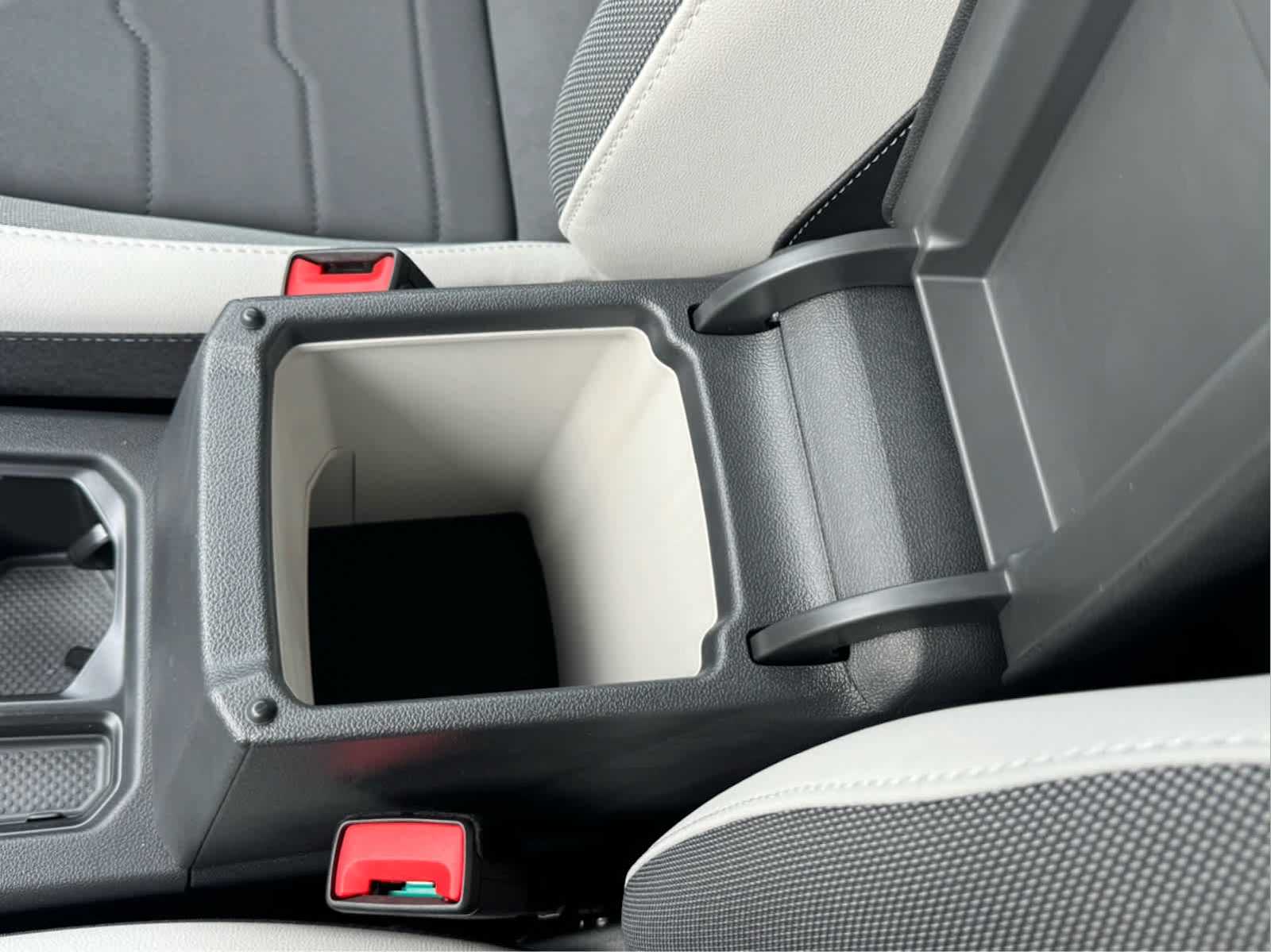 2025 Volkswagen Taos SE photo 24