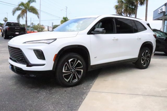 2025 Buick Enclave Sport Touring photo 4