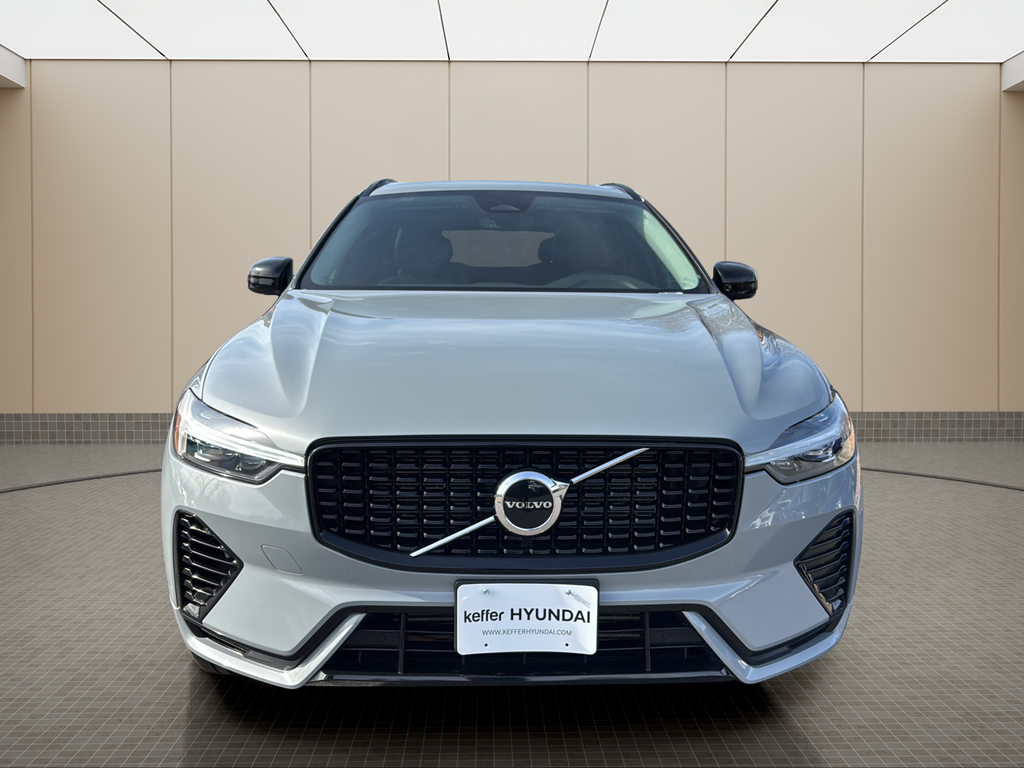 2024 Volvo XC60 Core's photo