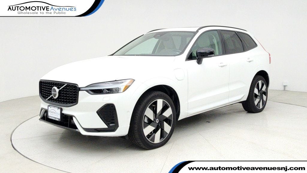 2024 Volvo XC60 Plus's photo