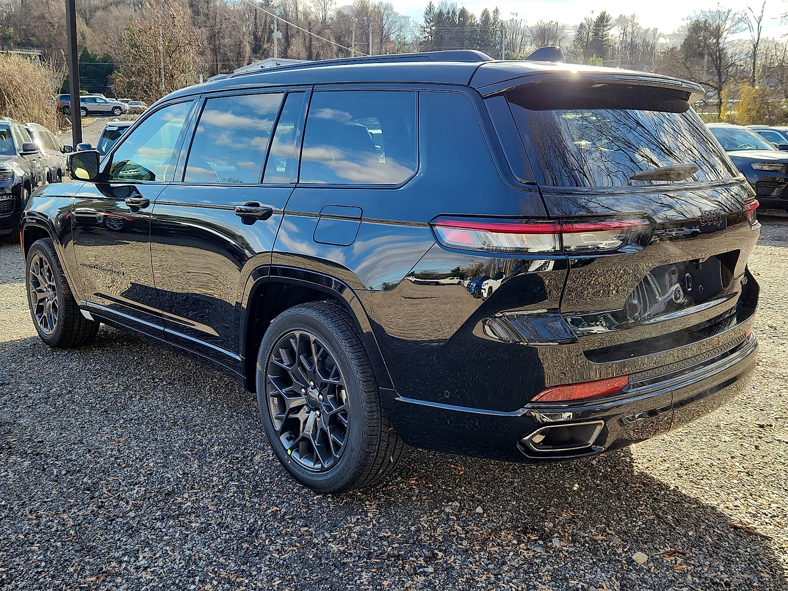 2025 Jeep Grand Cherokee L Summit photo 3
