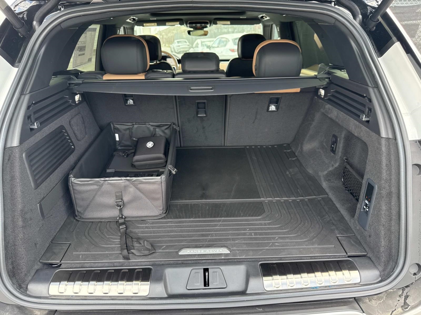 2025 Land Rover Range Rover Sport SE photo 7
