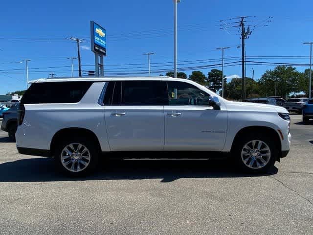 2025 Chevrolet Suburban Premier photo 2