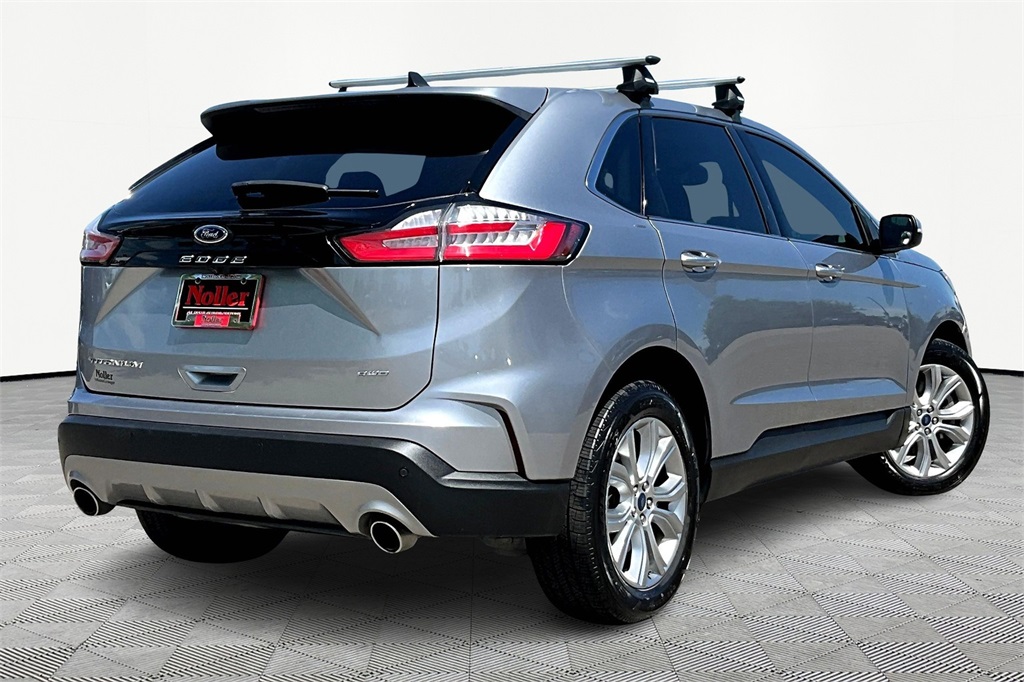 2022 Ford Edge Titanium photo 2