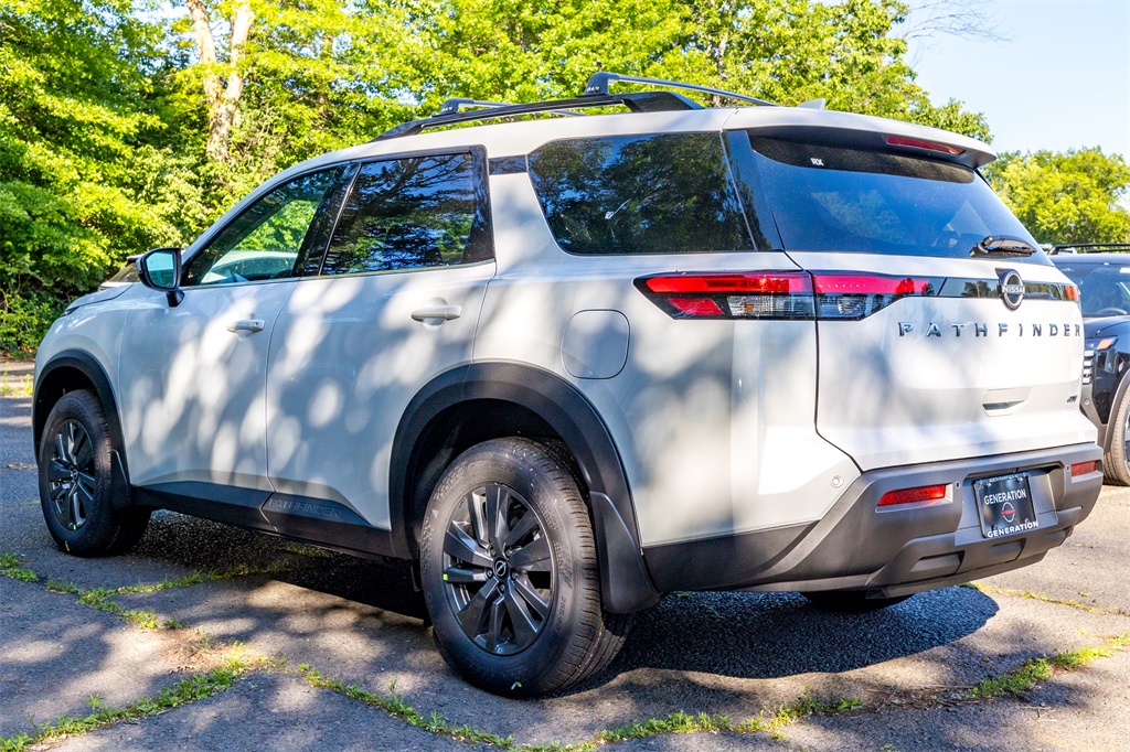 2025 Nissan Pathfinder SV photo 7