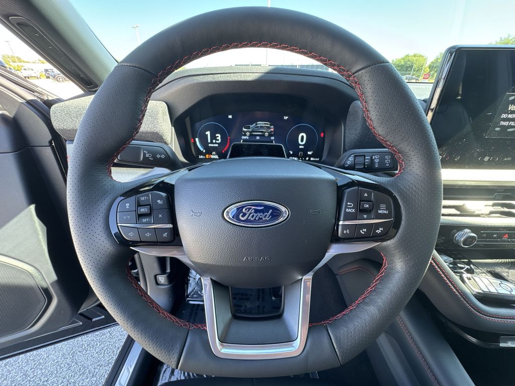 2025 Ford Explorer ST-Line photo 9