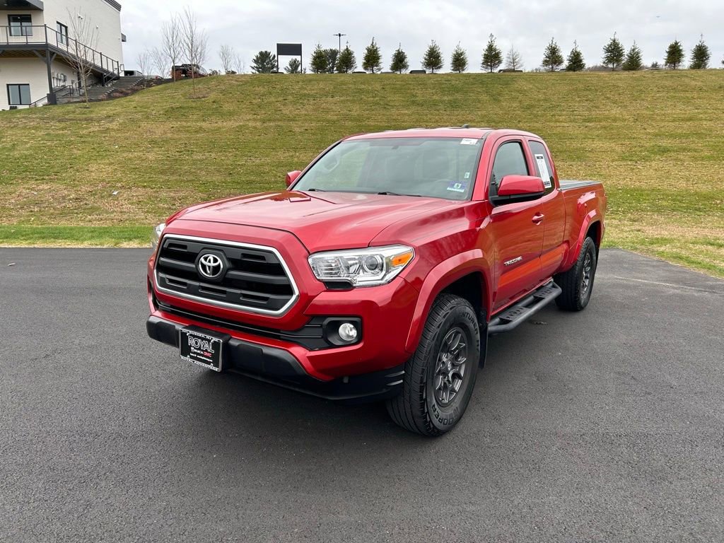 2017 Toyota Tacoma SR5 V6 photo 3