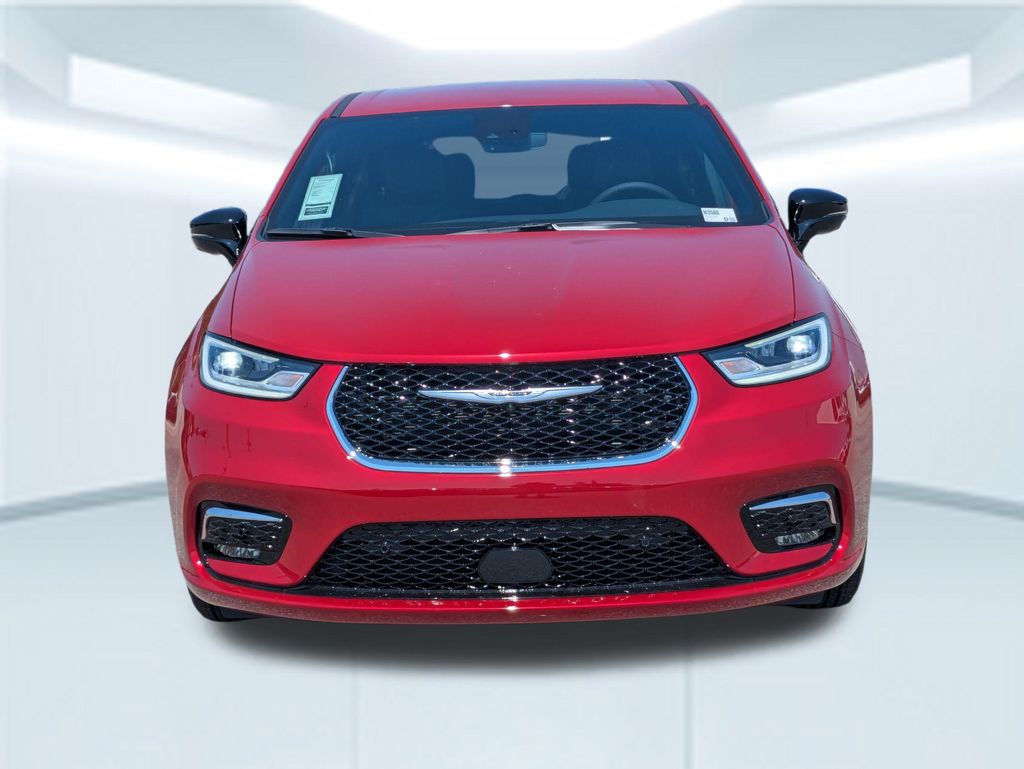 2026 Chrysler Pacifica photo 8