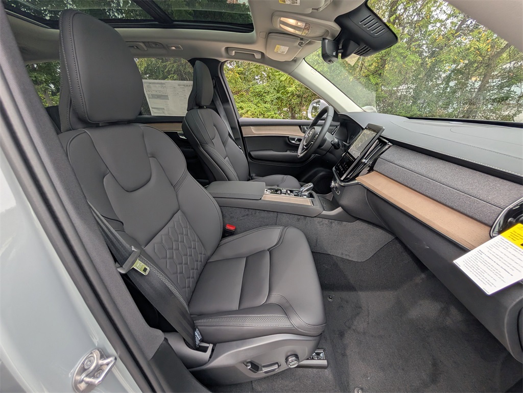 2026 Volvo XC90 AWD Plus photo 3