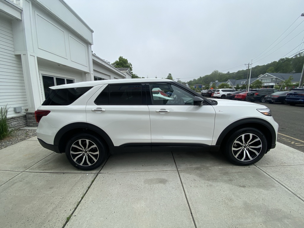 2022 Ford Explorer ST-Line photo 4