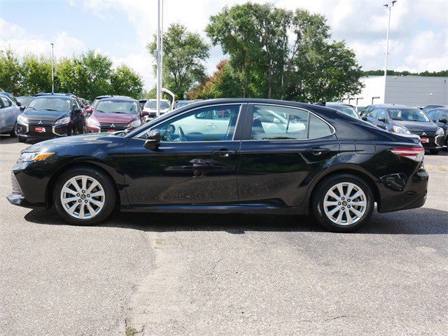2019 Toyota Camry LE photo 4