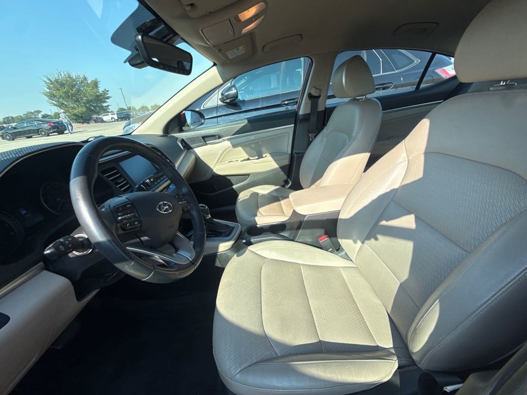 2020 Hyundai Elantra Limited photo 2