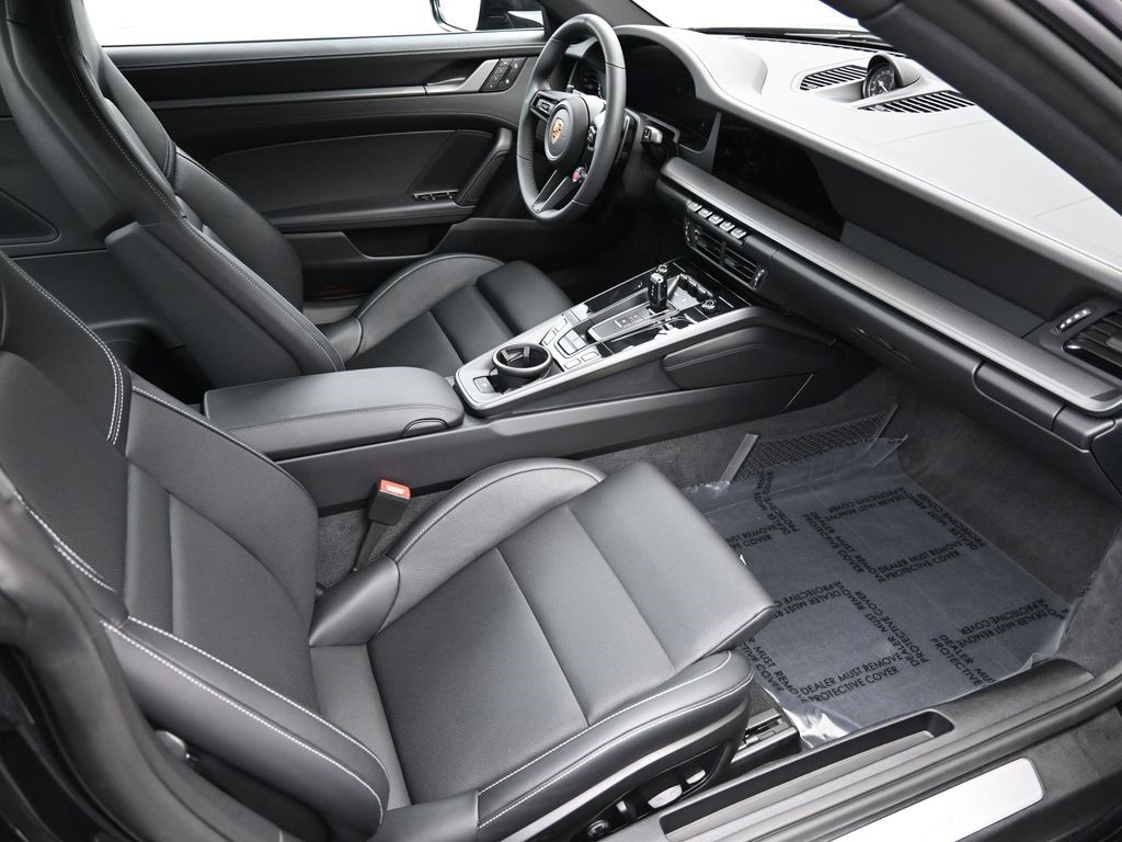 2025 Porsche 911 photo 9