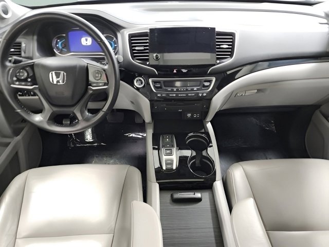 2021 Honda Pilot Touring photo 2