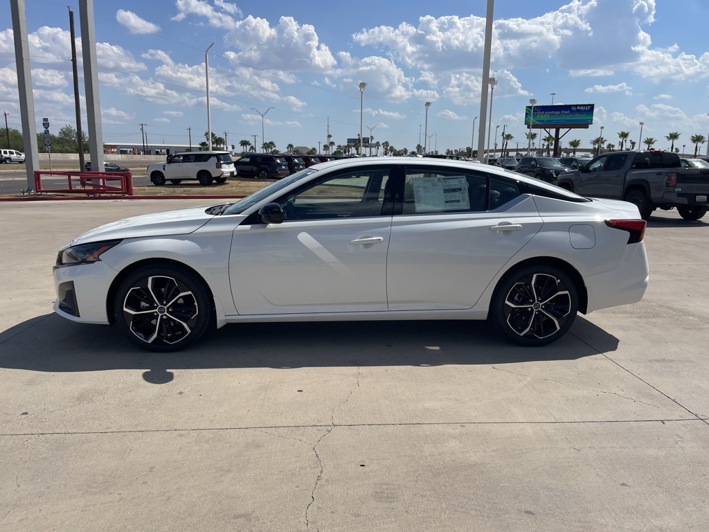 2025 Nissan Altima SR photo 2