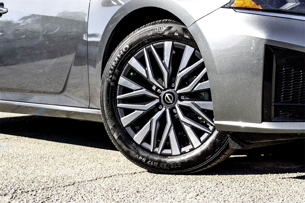 2025 Nissan Altima 2.5 SV photo 2