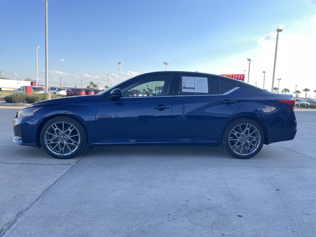 2024 Nissan Altima SR photo 2