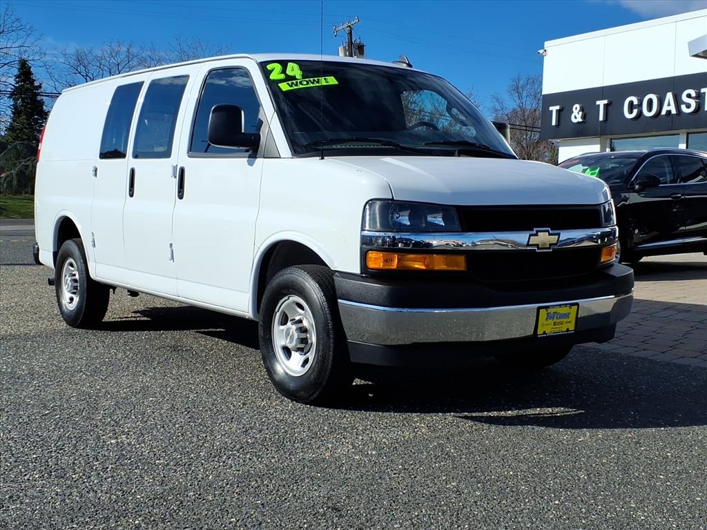 2024 Chevrolet Express Cargo 2500 photo 2
