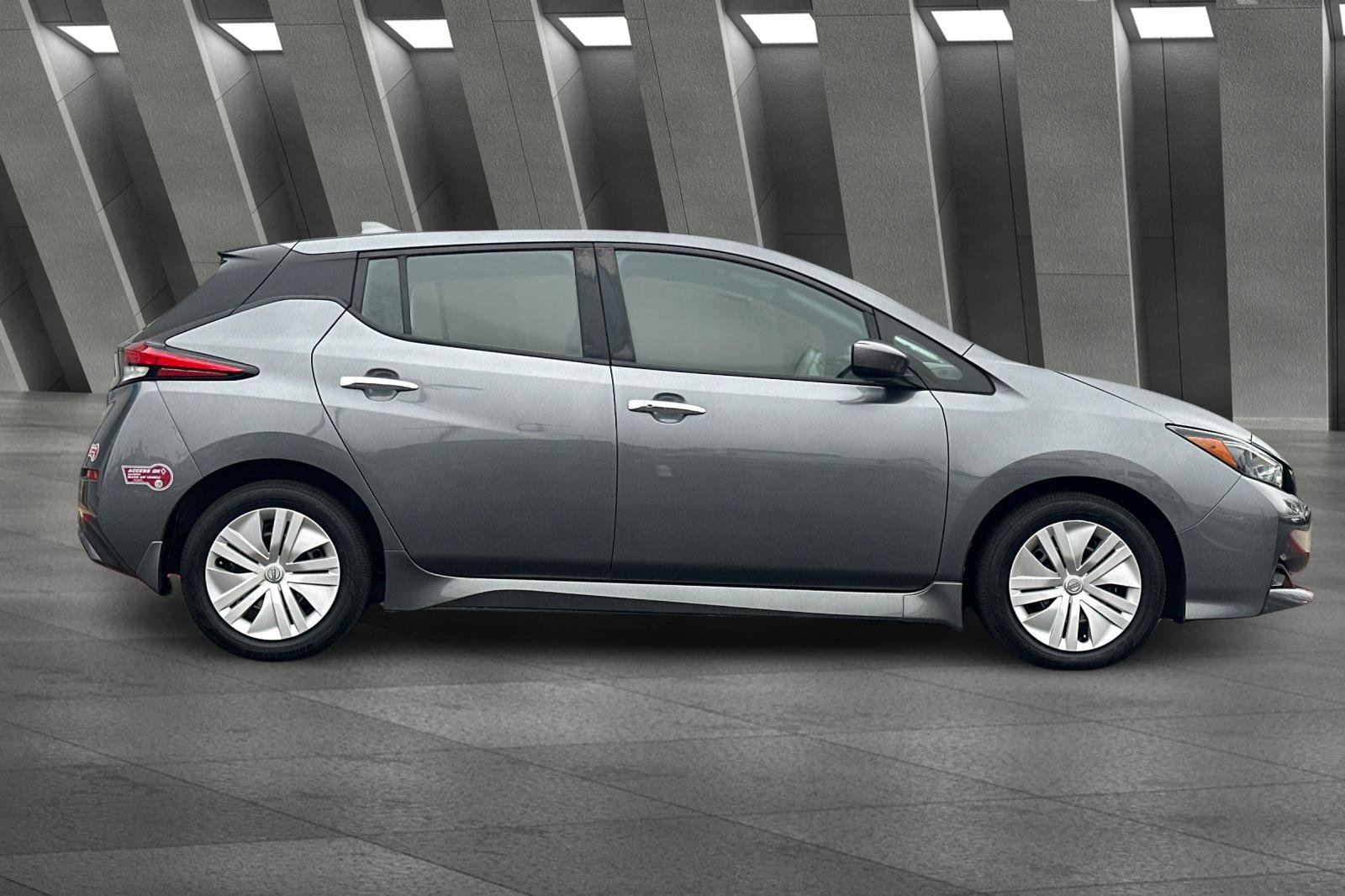 2024 Nissan Leaf S photo 3