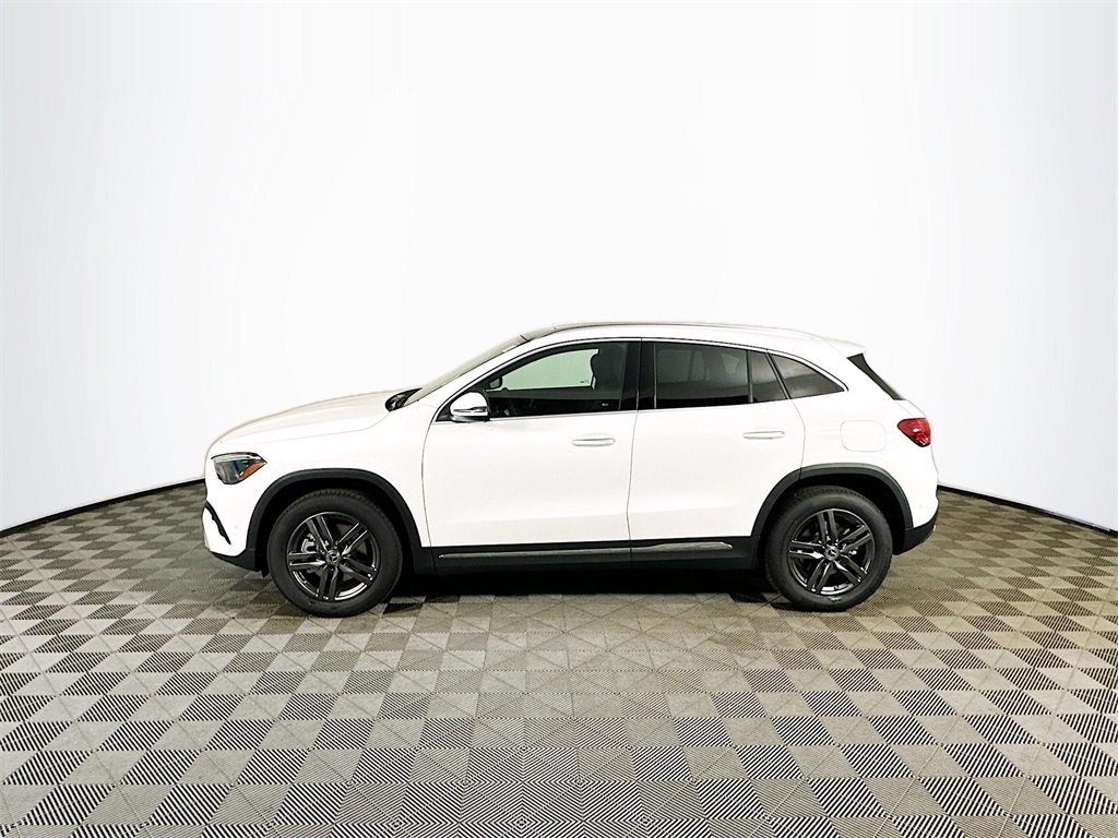 2026 Mercedes Benz GLA 250 4MATIC photo 2