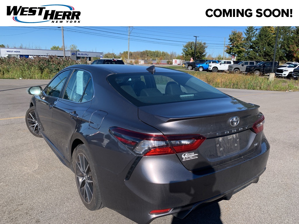 2021 Toyota Camry SE photo 3
