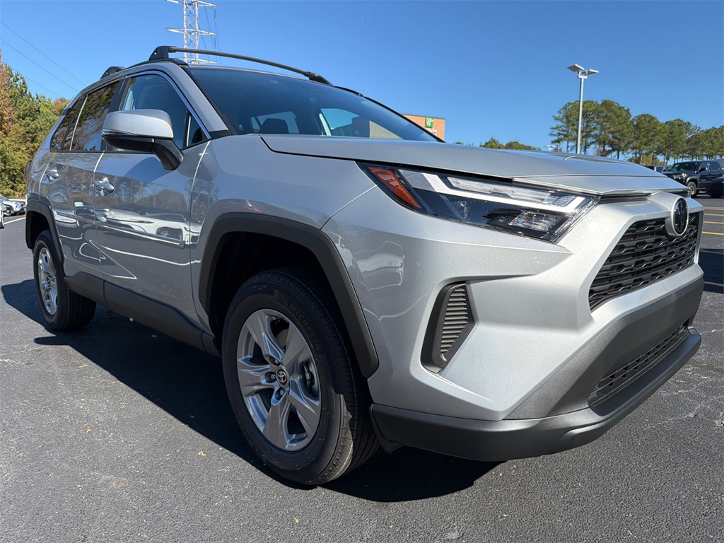 2025 Toyota RAV4 XLE's photo