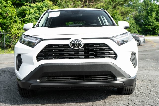2023 Toyota RAV4 XLE photo 3