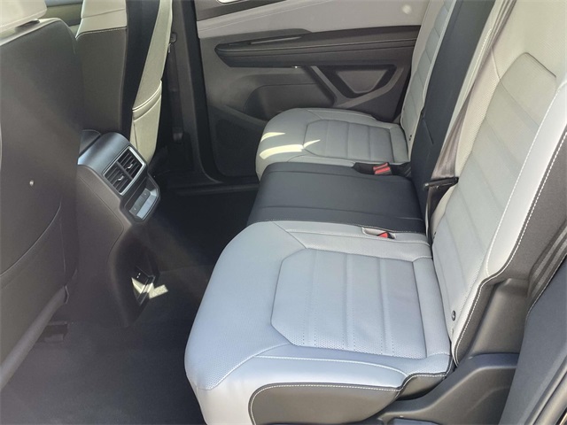 2026 Volkswagen Atlas Cross Sport SEL R-Line photo 12