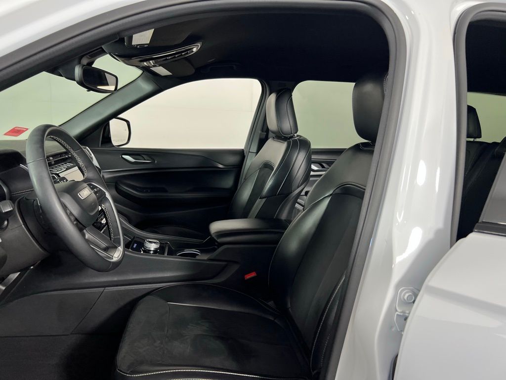2024 Jeep Grand Cherokee Altitude photo 13