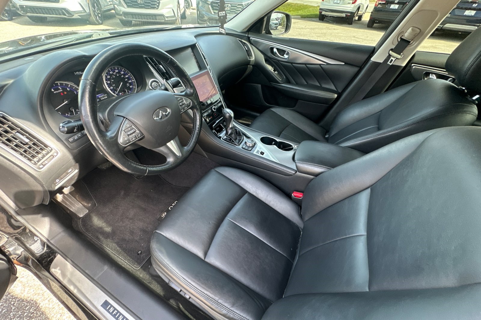 2015 Infiniti Q50 Premium photo 10