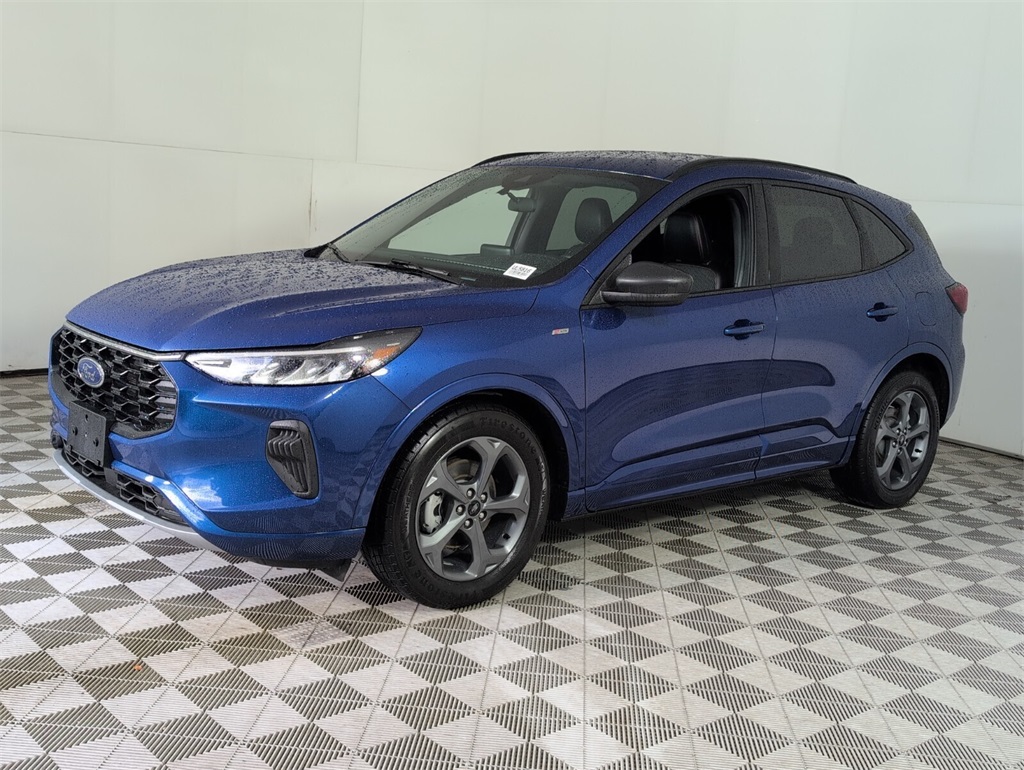 2023 Ford Escape ST-Line photo 2