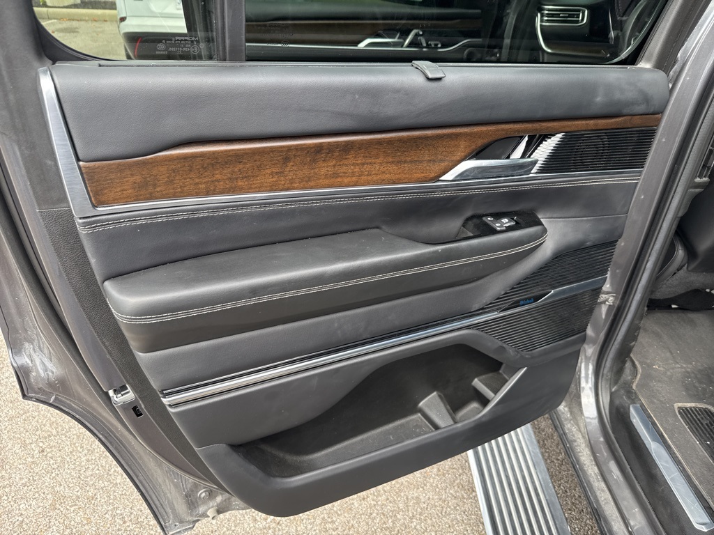 2022 Jeep Grand Wagoneer II photo 15