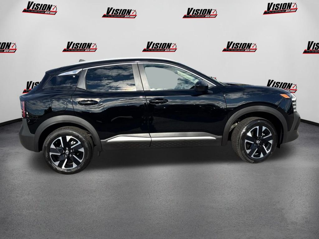 2025 Nissan Kicks SV photo 4