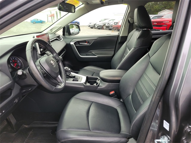 2019 Toyota RAV4 XLE Premium photo 9