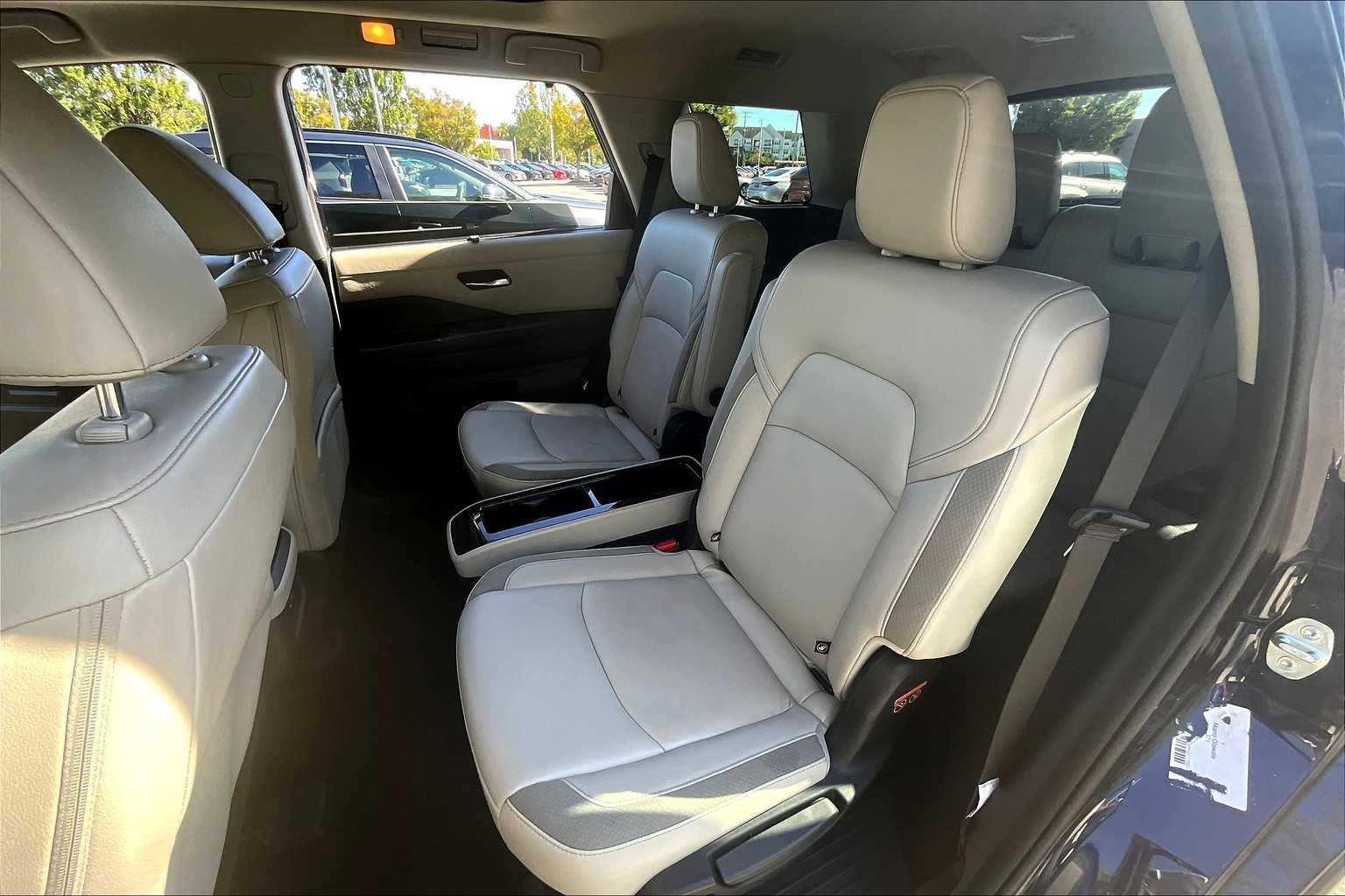 2023 Nissan Pathfinder SL photo 18