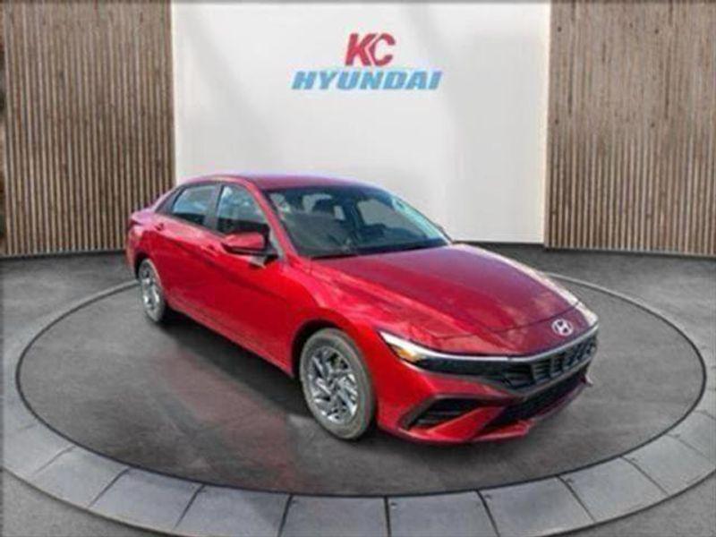 2025 Hyundai Elantra Hybrid Blue photo 3