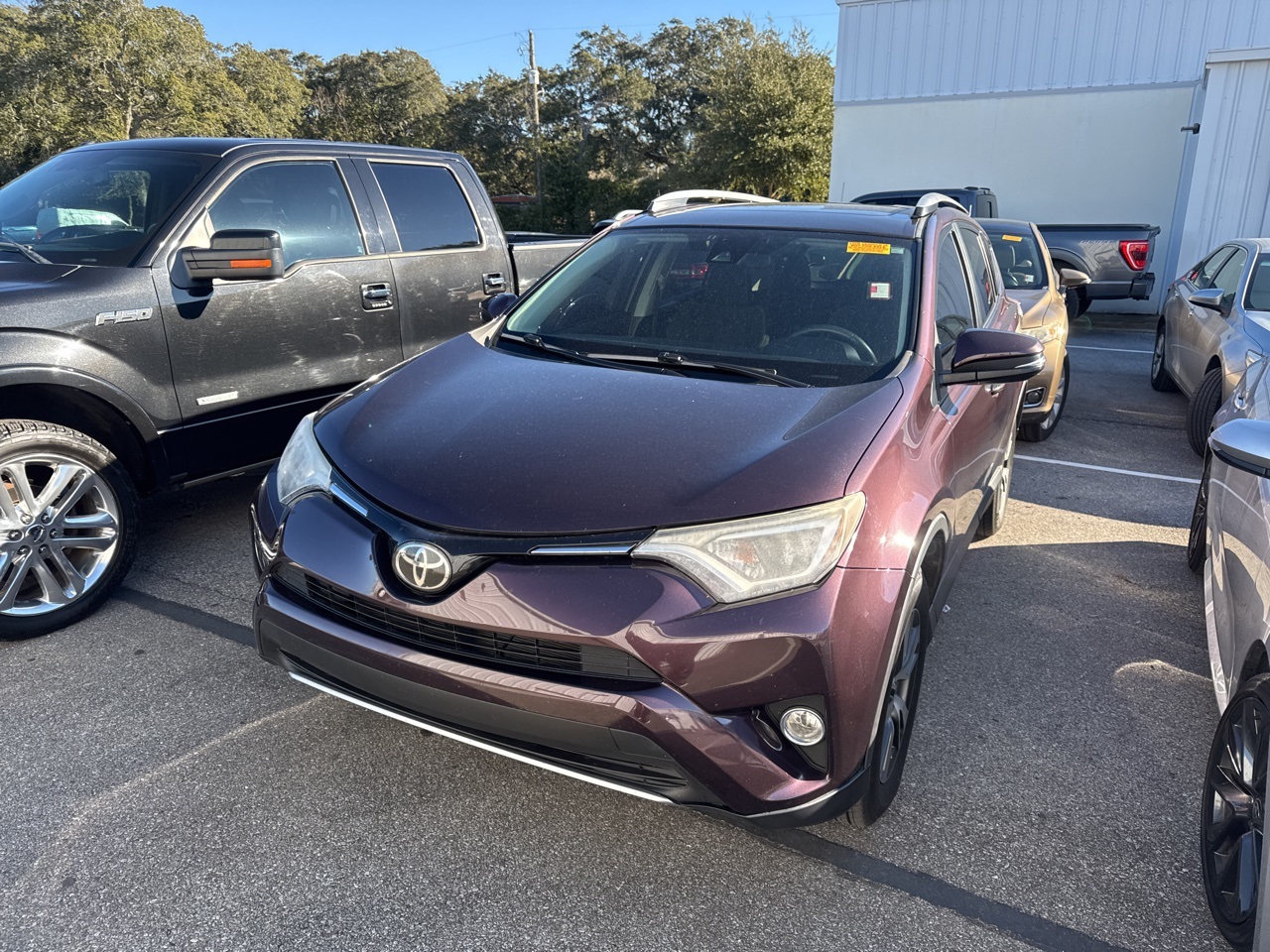 2017 Toyota RAV4 XLE's photo