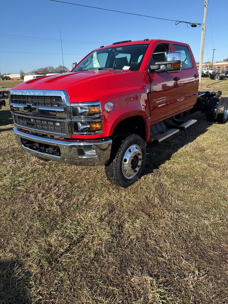 2024 Chevrolet Silverado 5500HD Work Truck photo 2