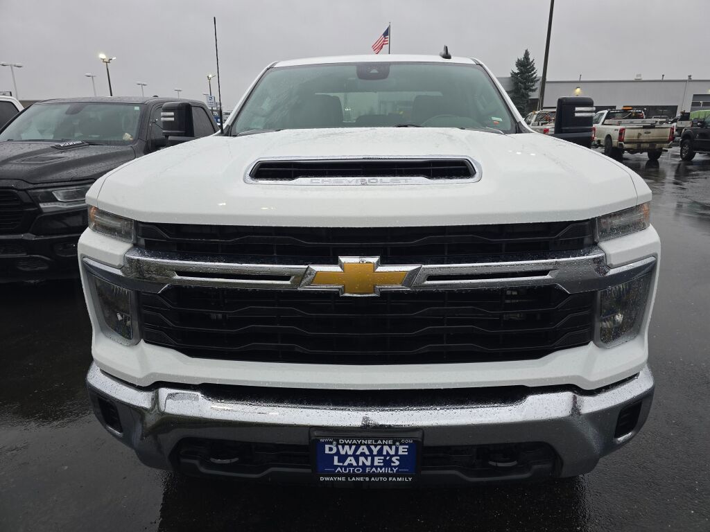 2024 Chevrolet Silverado 3500HD LT photo 2